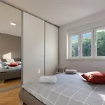 شقة Rodela